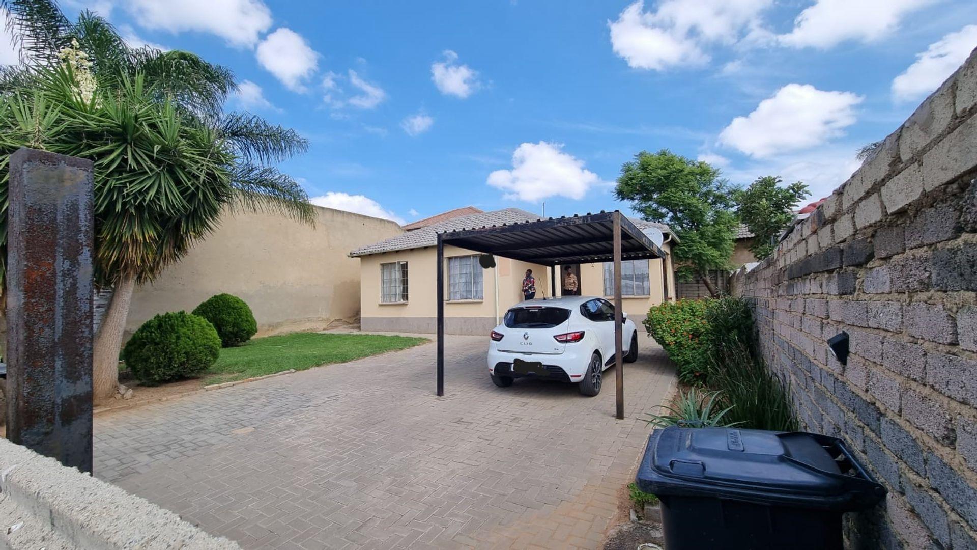 3 Bedroom House for sale in Cosmo City P24114307257