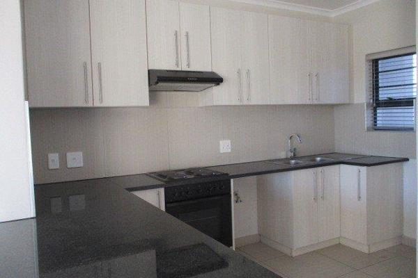 Be quick for this  102m2, SPACIOUS,  3 Bedroom apartment, with modern finishes.    Close proximity  to schools, Checkers Hyper and  ...