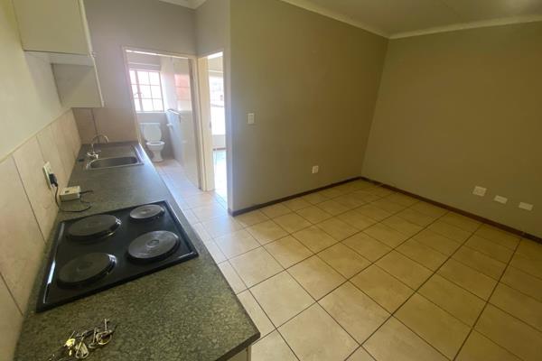 This cozy 1 bedroom flat has a bathroom and open plan living room and kitchen. Close to ...