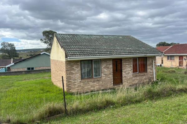 Chas Everitt presents this modern Facebrick home located in a small residential area known as Bulazi valley on the outskirts of King ...