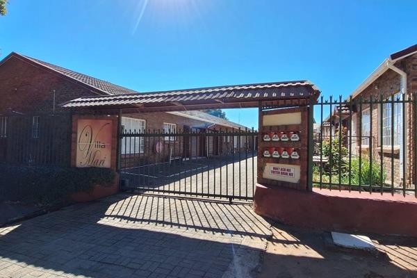 Nestled in the serene heart of Aliwal North, this delightful 2-bedroom townhouse offers ...