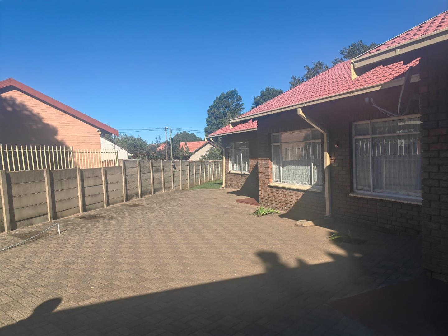 3 Bedroom House for sale in Uitsig - P24-114310629