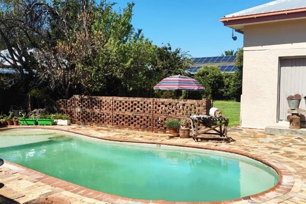 So much house for the price, a flat as bonus!
Nestled in a charming neighborhood of this Northern Cape town, this beautiful and cozy ...