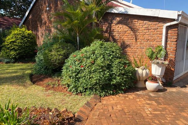 This beautiful gem is tucked in a well-sought-after security complex in Mokopane Central to rent. 

The townhouse boasts three ...