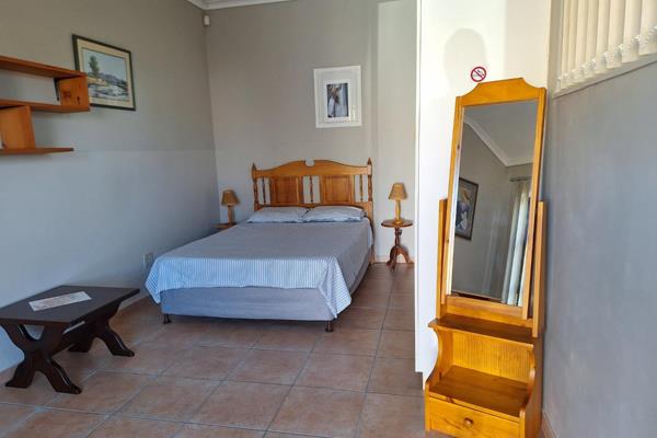 Set in a quite crescent in Duynefontien in Melkbosstrand this delightful granny/ Bachelor flat is available for rental. Perfect for a ...