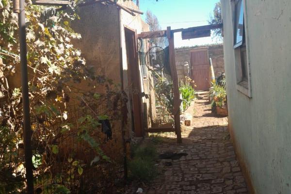 Charming 3-bedroom house with 2 outside rooms and a garage nestled in the heart of Protea Glen. Enjoy ample space with a big yard ...