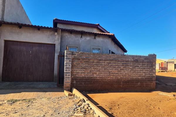 Nestled on the great area of Orange Farm, close to the rhythm of everyday Kasi Heartbeat, this great home gives you easy access to the ...
