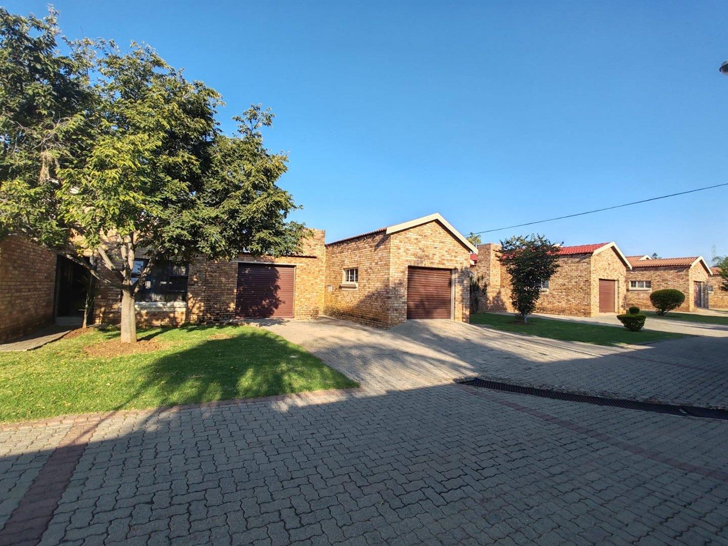 3 Bedroom Townhouse for sale in East Lynne P24114317786