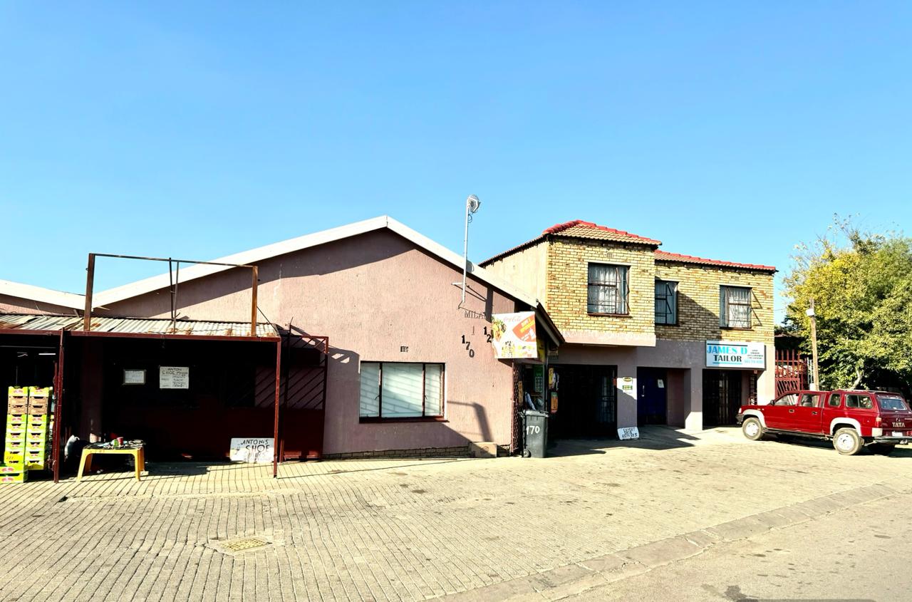4 Bedroom House for sale in Lenasia South 12 Starling Street