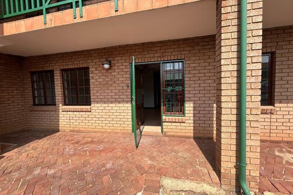 Modern Office Space in Highveld, Centurion

Located in the coveted area of Highveld, Centurion, this spacious 99m2 office property ...