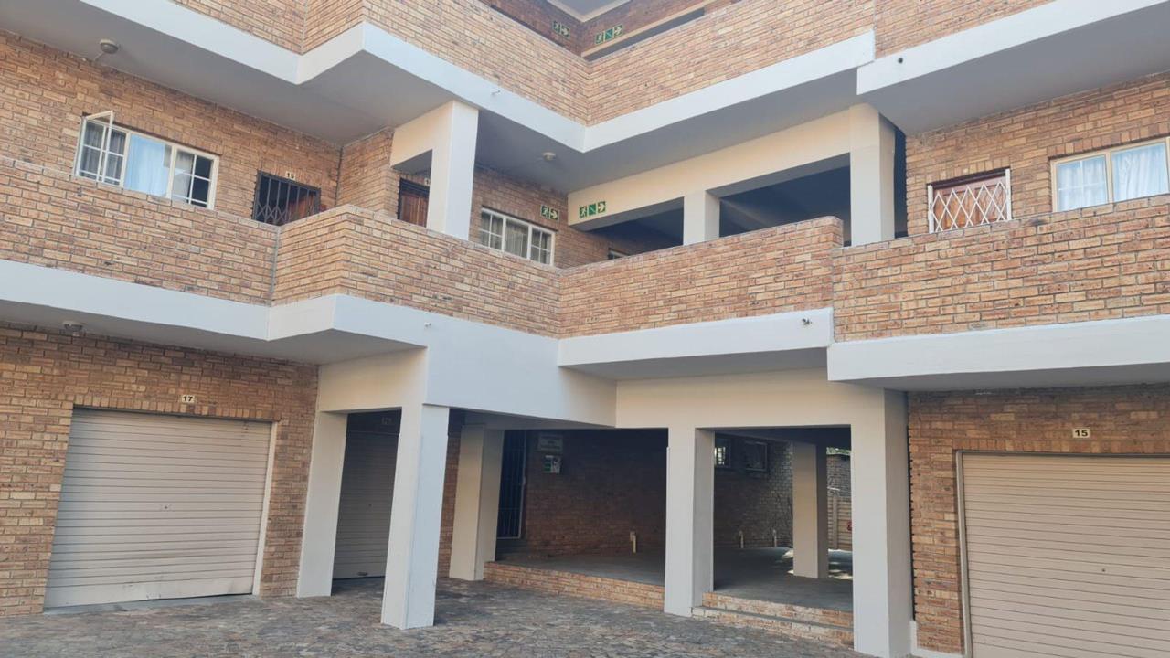 3 Bedroom Apartment / flat for sale in Rustenburg Central - P24-114318657