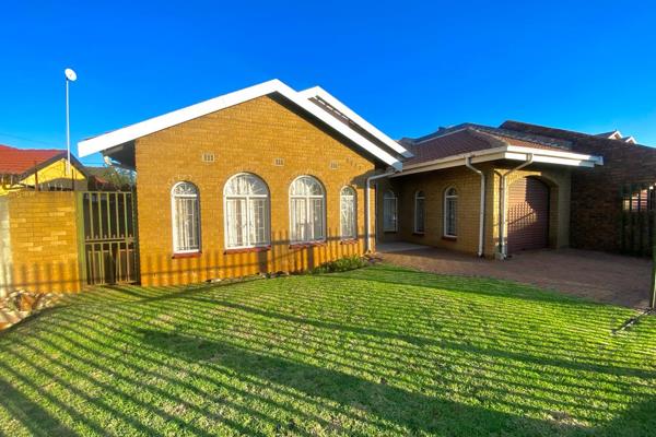 Beautiful Face brick 4-Bedroom, 2-Bathroom Residence Opposite Benoni Primary School, Actonville.

Despite being a single-storey ...