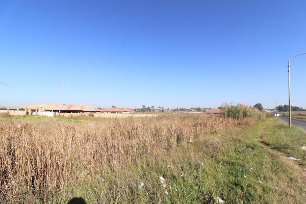 BUILD YOUR DREAM HOME IN KRUGERSRUS

Ideally located 980 square meter stand waiting to be developed.

Easy access to all amenities ...