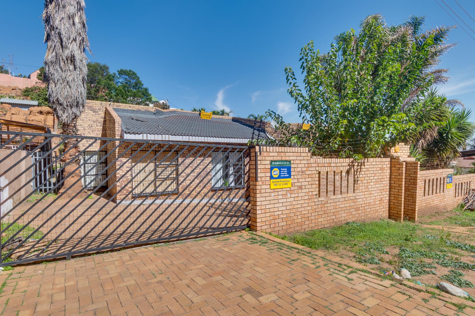 3 Bedroom House for sale in Oakdene P24114319773