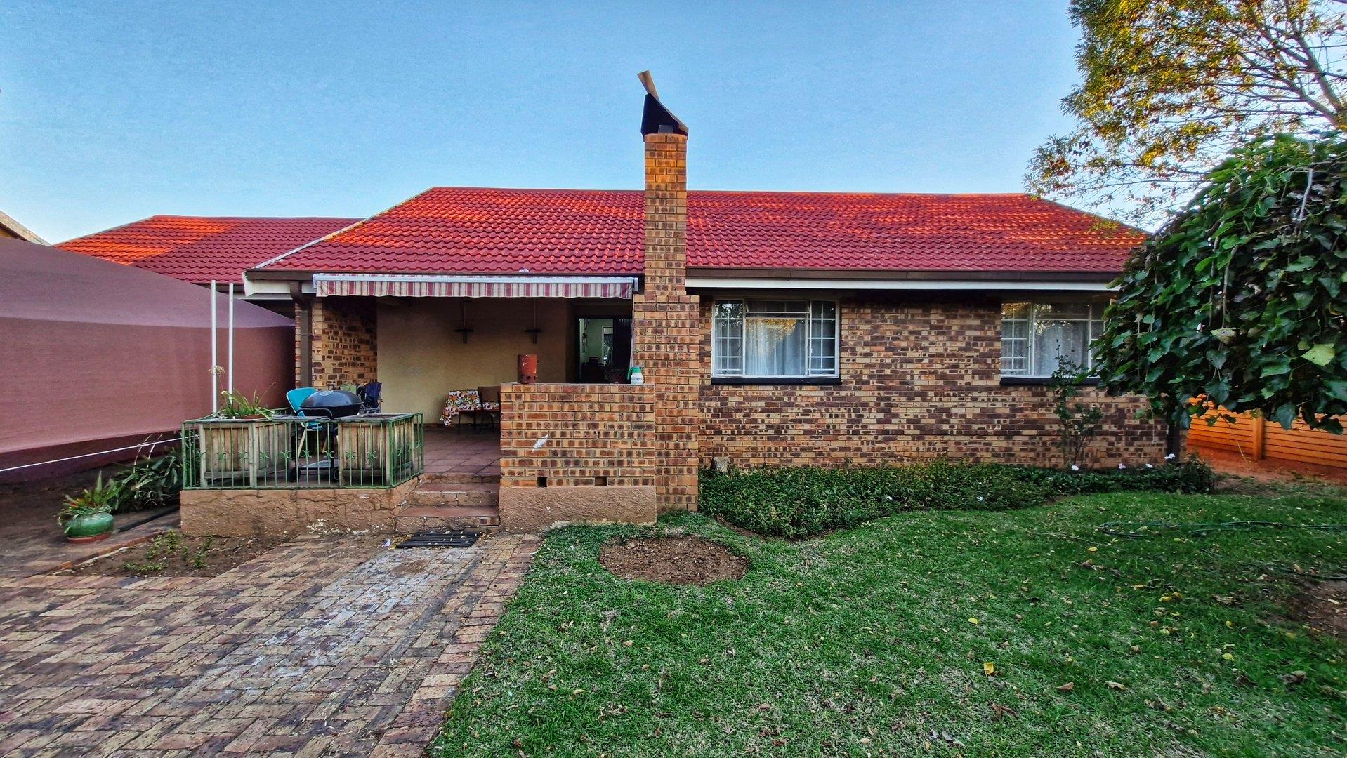 3 Bedroom House for sale in Vaalpark - P24-114321473