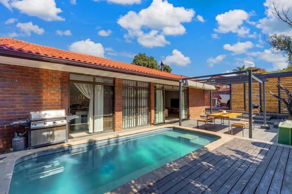 Offers from R 2 150 000.

Ultra-modern, low maintenance home.

3 spacious bedrooms, 2 en-suites.

Open plan living, dinning and kitchen ...