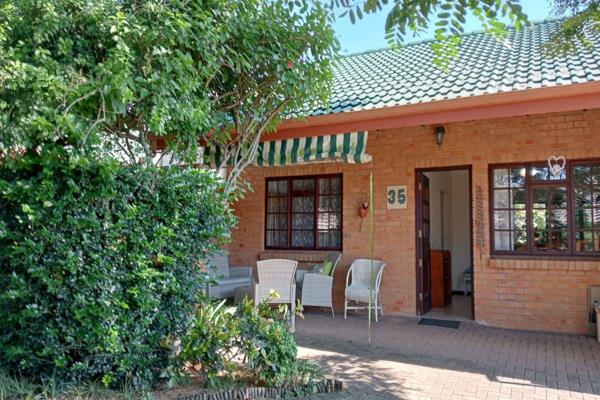 A one bedroom apartment right next to the dining room and frail care centre.
Offering a large covered veranda plus a lovely huge tree ...