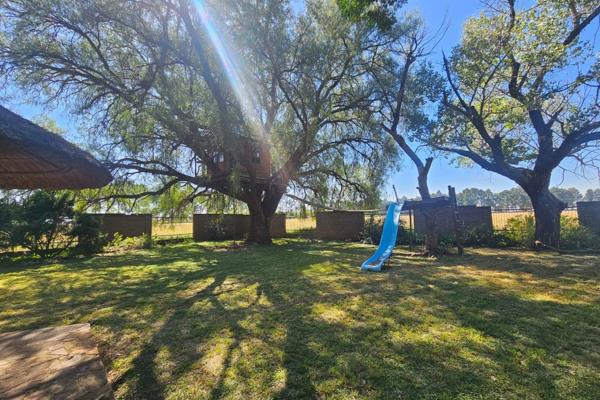 8 HA plot for sale in Vereeniging 

Main house
3 bedrooms
2 bathrooms
Kitchen
Lounge
Dining room
Laundry

Flat
2 bedrooms
2 ...