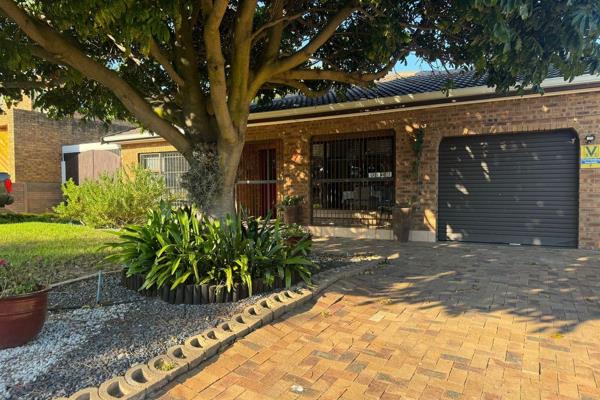 Nestled within the tranquil confines of Vredekloof, Brackenfell, this exclusive family ...