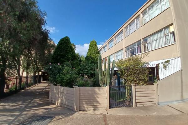 &quot;Welcome to your new home in Booysens! This spacious 2 bedroom unit on the 2nd ...