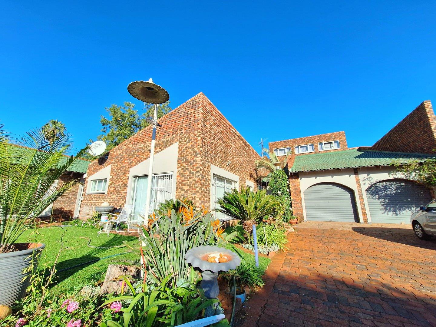 15 Bedroom House for sale in Potchefstroom Central - P24-114324103