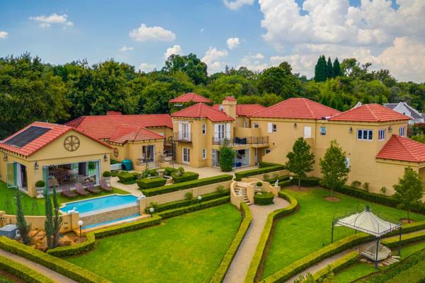 Overlooking the beautiful bird sanctuary, this estate offers a country lifestyle at its best. The attractive avenue entrance leads you ...