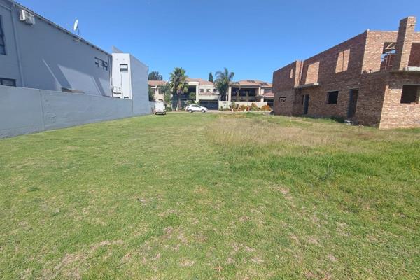 Close proximity to highway to Springs and Benoni.

Vacant 500 Sqm land with great views of Murray Park dam.

There are other modern ...