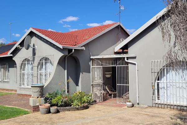 MAIN HOUSE:
3 bedrooms with built-in cupboards and tiled flooring.

2 bathrooms;
1st bathroom boasts a shower, bath, toilet and ...