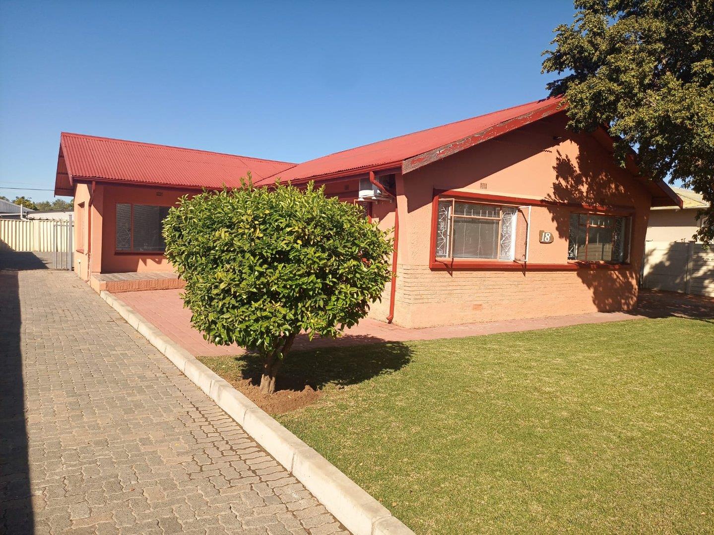 Hospitaalpark, Bloemfontein Property Houses for sale in Hospitaalpark