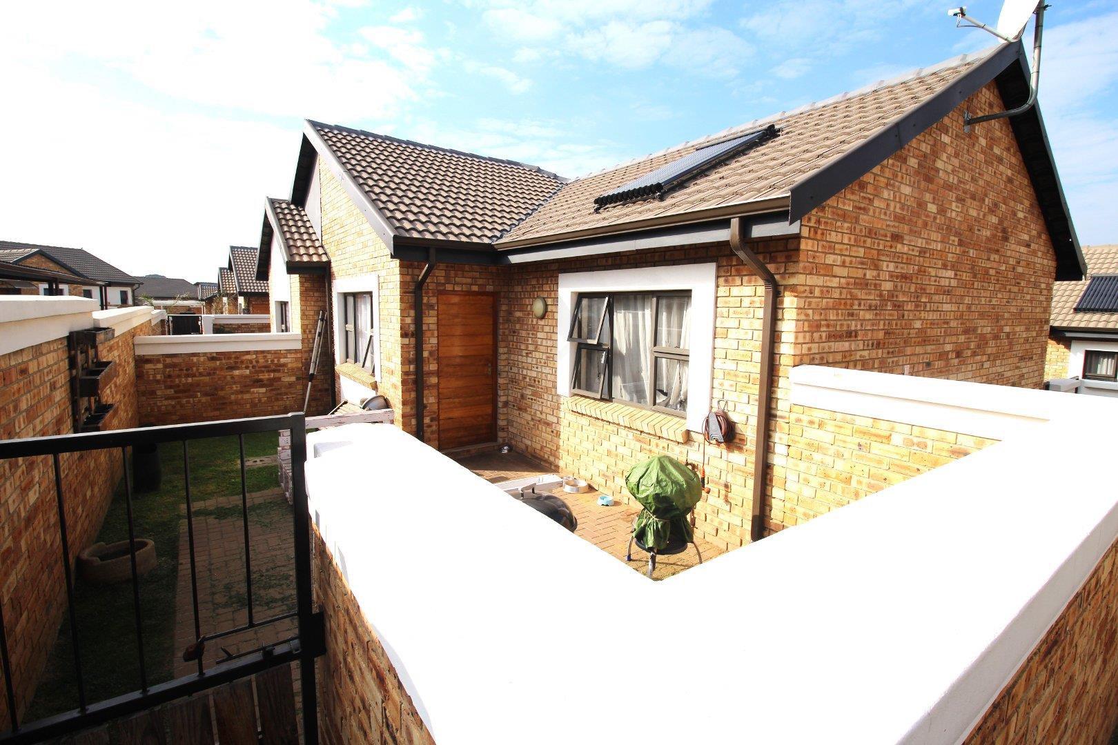 2 Bedroom Apartment / flat for sale in Beyers Park P24114328043