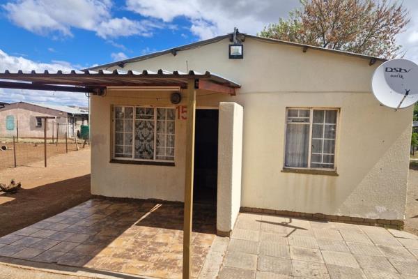 A neat 3 bedroom house in Aloevale has just been listed for sale
This home offers ...