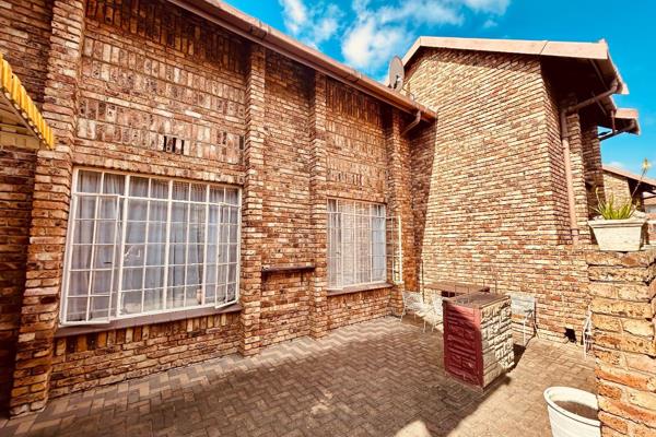 This charming townhouse is the perfect choice for first-time homebuyers or a small family seeking a secure living environment. Ideally ...