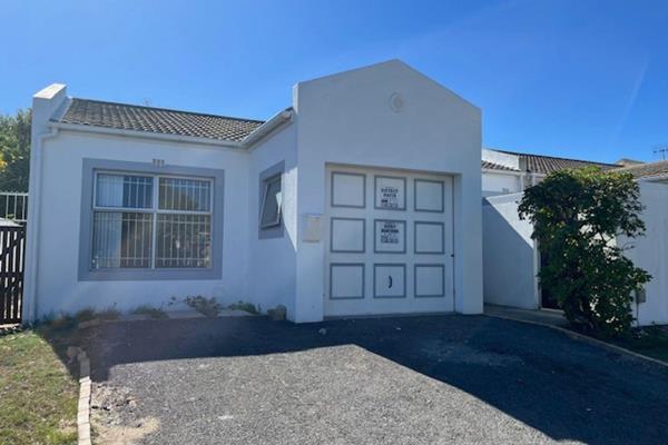 Recently renovated townhouse in a quiet neighborhood. 

2 Bedrooms - Main Bedroom with En-suite Bathroom
Full Bathroom

Built-in ...