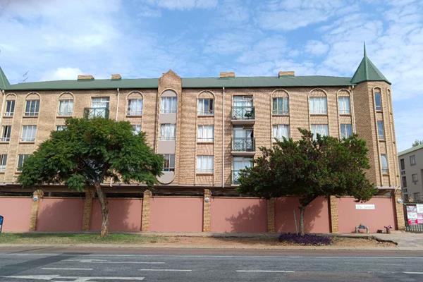 This beautiful and spacious 2 bedroom apartment in du south is walking distance from the ...