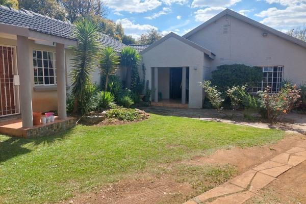 Set on a spacious stand, the property offers a neat home under tiled roof. Entrance hall leads to lounge and dining room. A modern ...