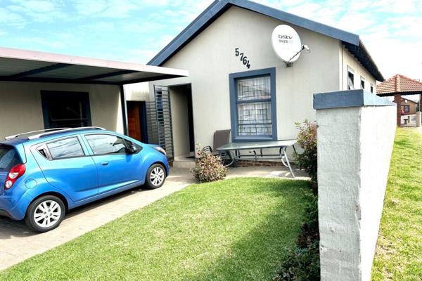 Welcome to this lovely 3-bedroom family house located in the peaceful and secured Waterberg Fields Estate.
This home consists of three ...