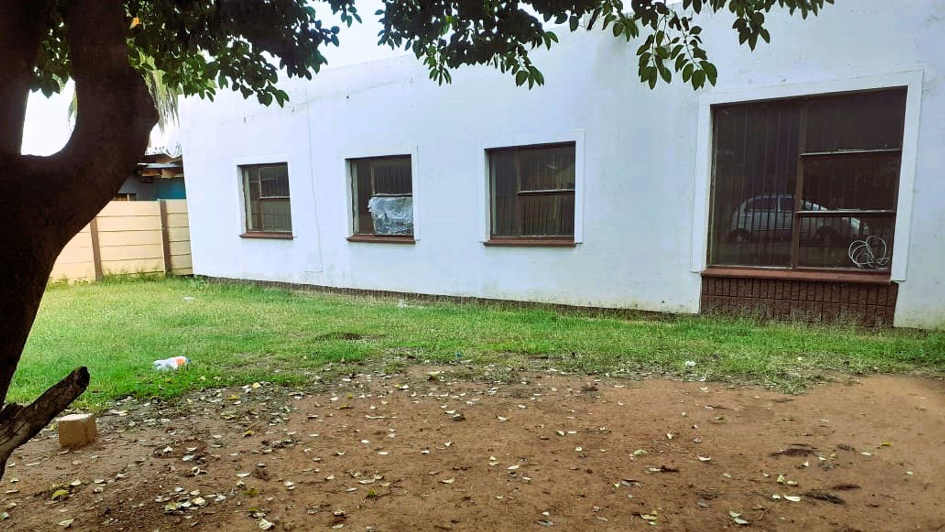 3 Bedroom House for sale in Danville P24114331995