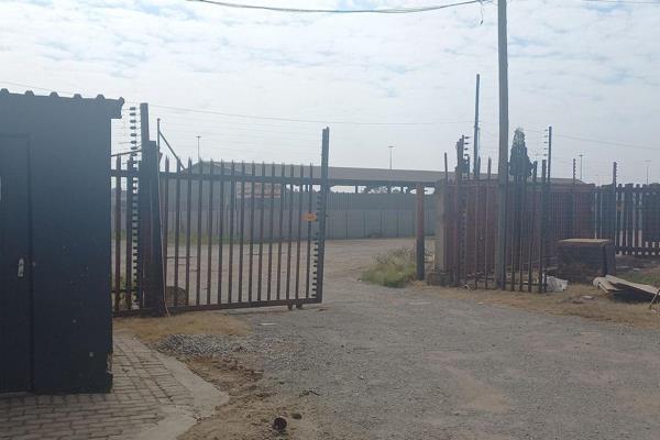 SECURE TRUCK YARD OF 5,000 SQUARE METERS 

This premises is easily located off North Rand Road and provides easy access to all major ...