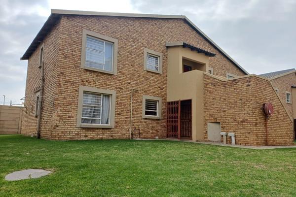 Property Description:
Type: Brick Townhouse
Location: Toekomsrus, Randfontein, west of ...