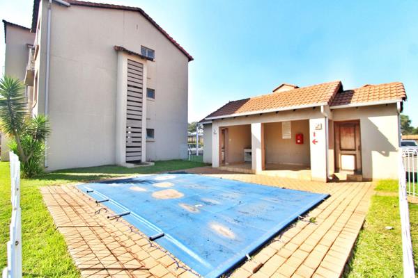 One bedroom with a loft for sale in Benoni

Modern townhouse residence for sale in a secured complex of Blue Lakes in Kleinfontein ...