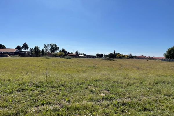 EXCLUSIVE AND SOLE MANDATE

Vacant stands well located between 2 roads in a quiet area of Riversdale. Stand sizes between 500 - 660 ...