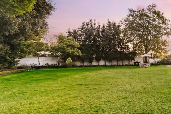 1056 sqm Vacant Land in the heart of Hyde Park

On offer, this 1056 sqm beautiful residential land, neighboured by private homes and ...