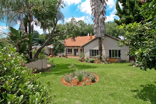 Parklike garden and home situated in serene tree lined street, on generous size stand of 1983 sqm.
This 3 bedroom home is nestled in ...