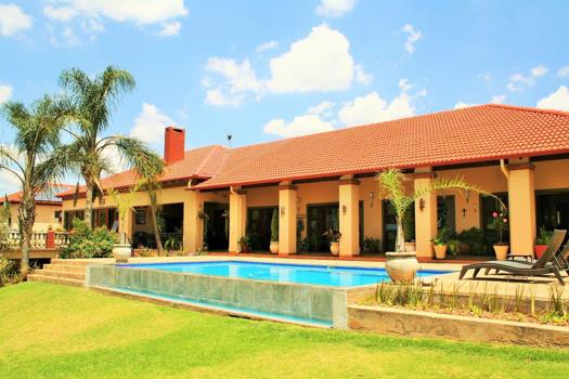 5 Bedroom House for sale in Doornkloof