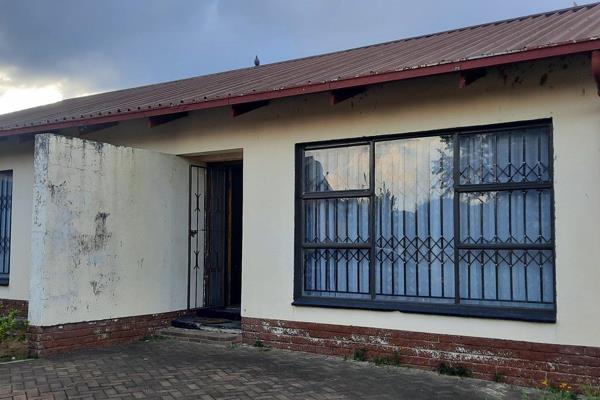 Exclusive Sole Mandate
This property is situated near the Casino, Newcastle Mall and schools. It is perfect as a starter home or as an ...