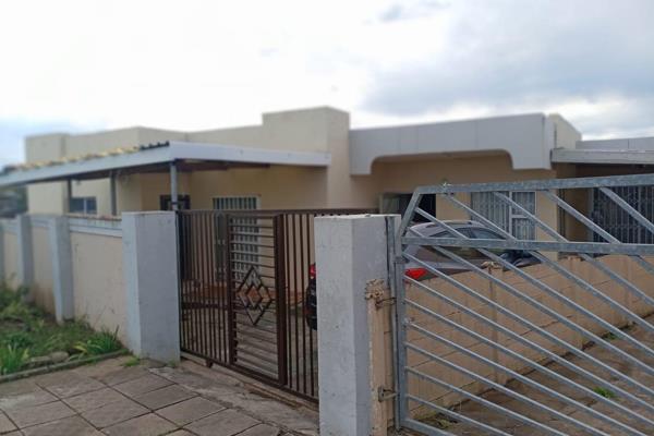 Sizwe Mlungwana Properties is excited to bring you this well maintained, stunning property located in nu 5

It&#39;s next to the main ...