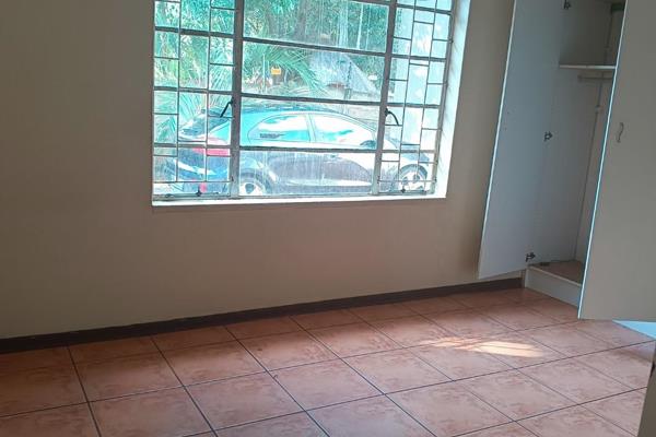 Bachelor unit to rent in DF Malan Avenue, Lyttelton.
Close to schools, shops and the ...