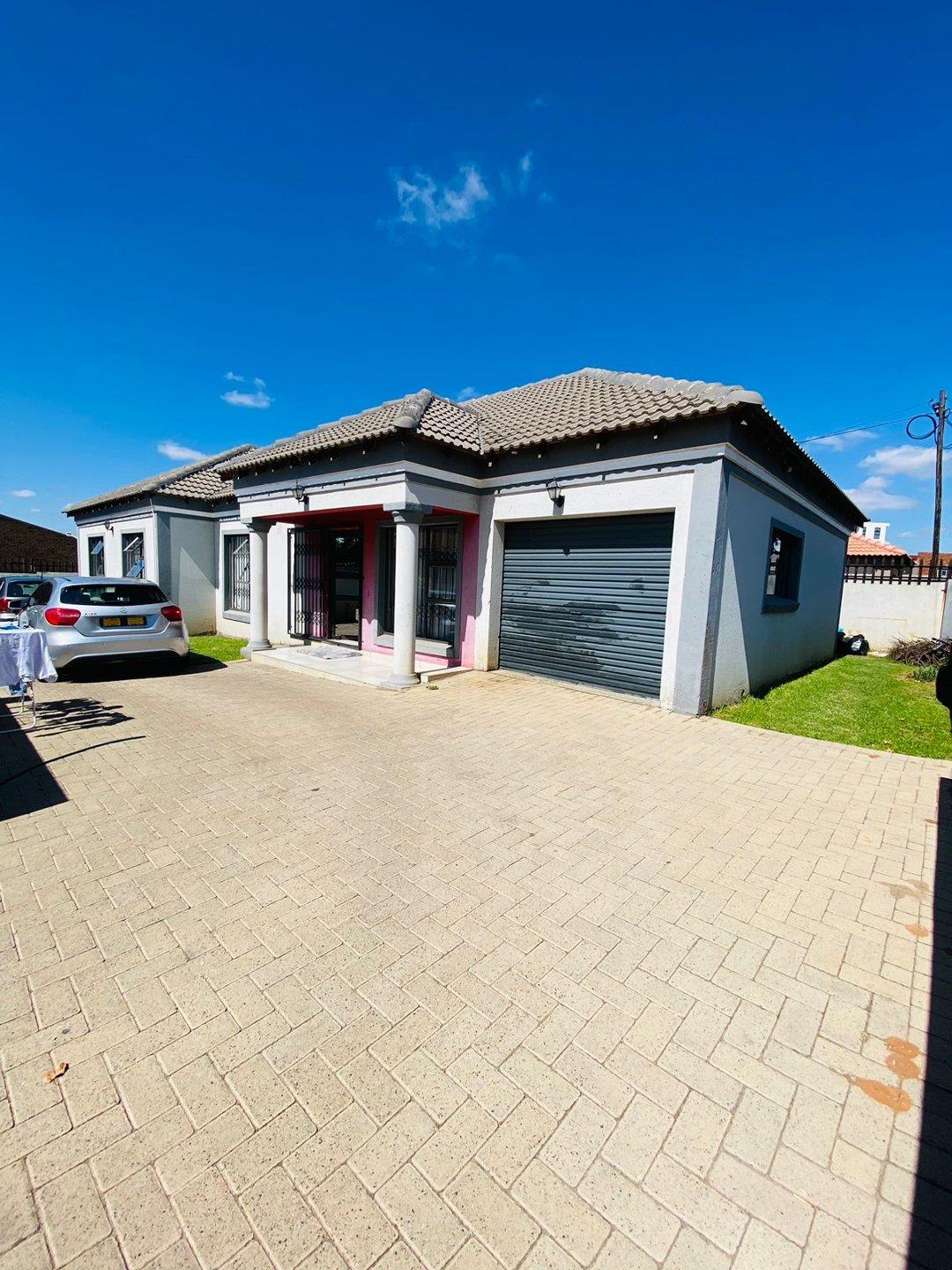 5 Bedroom House for sale in Reyno Ridge P24114338066