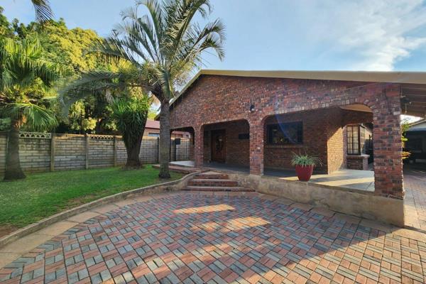 This property is ideally situated towards the mountain in Pretoria-North, tranquil yet conveniently within easy reach of all ...