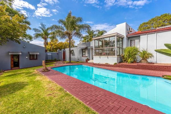 Presenting Offers from R2 949 000 Owner Asking R3 195 000
Introducing your dream haven of modern luxury! Situated in a highly desirable ...